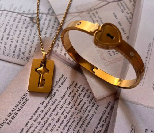 Brazalete de Corazón 💖 + Collar con Llave 🔑 - Amor eterno 🔐 + RAMO DE FLORES🌸