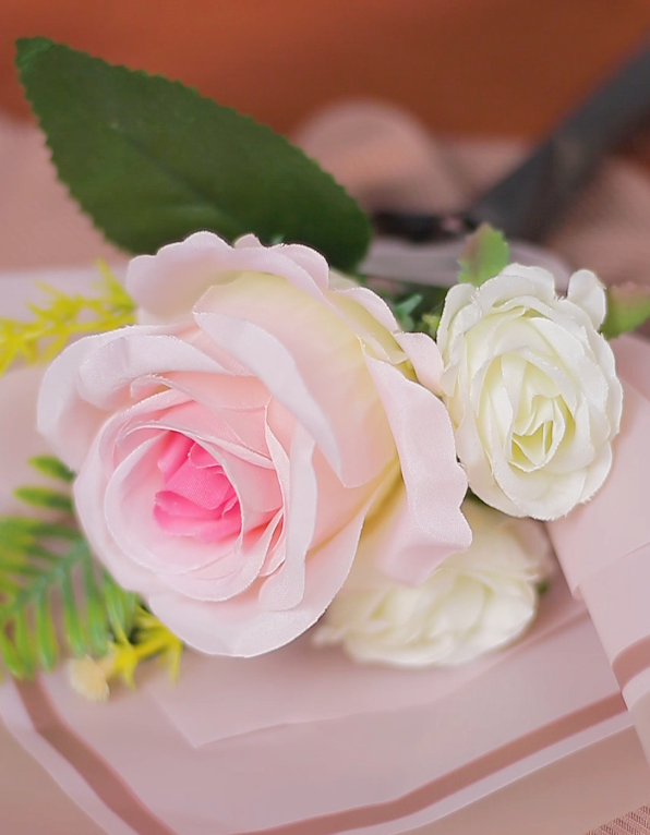 COLLAR PERSONALIZADO💖: INICIAL + CORAZÓN + PULERA✨ + RAMO DE FLORES 🌸